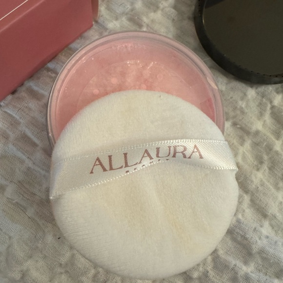 Allaura blurring setting powder brand new only opened to see color! - Picture 3 of 8